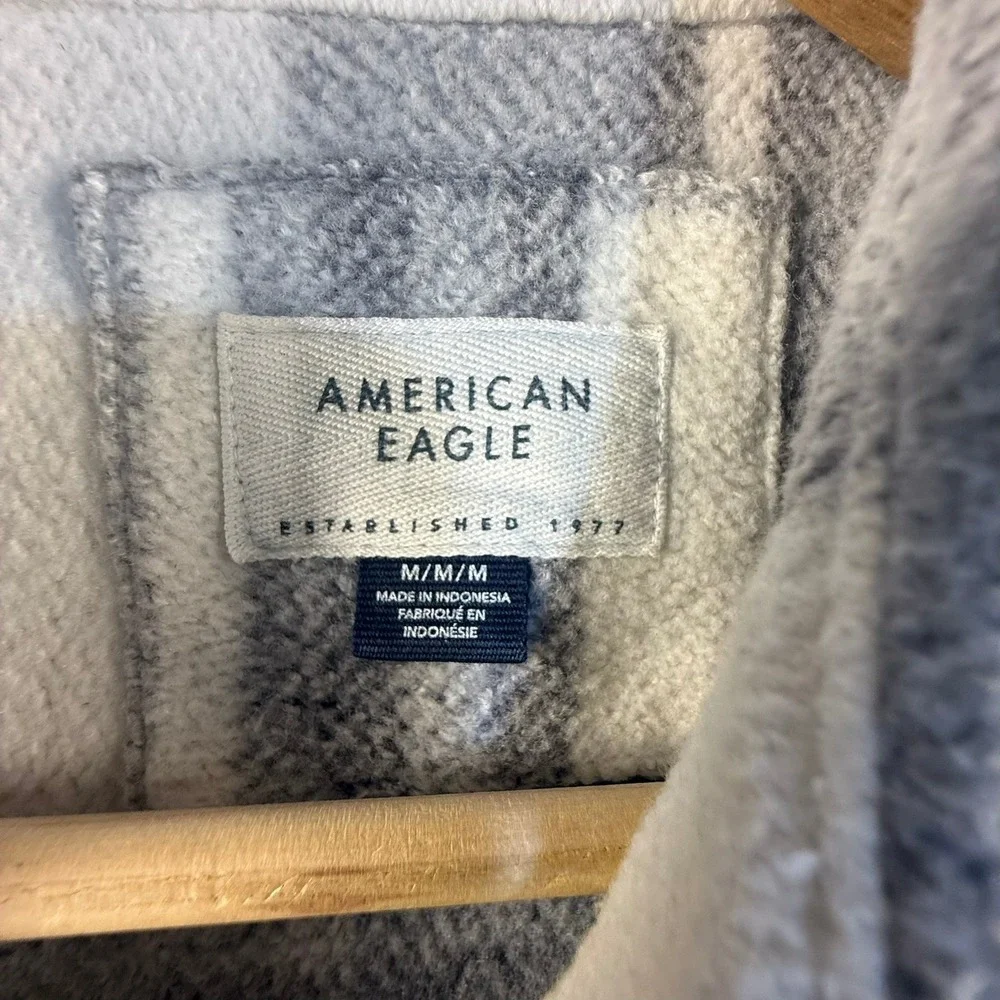 American Eagle Plaid Fleece Shacket Mens Medium Grey White Button Front Jacket
